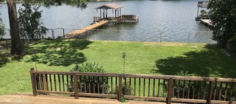 Bring your boat! Pet friendly - Lakefront house on Cedar Creek Lake.