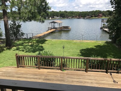 Bring your boat! Pet friendly - Lakefront house on Cedar Creek Lake.