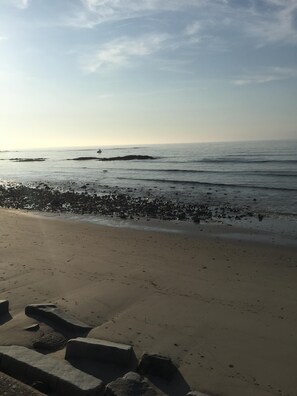 Beach nearby, beach towels - Special Rate June 27 to July 4th !!! (Hampton)