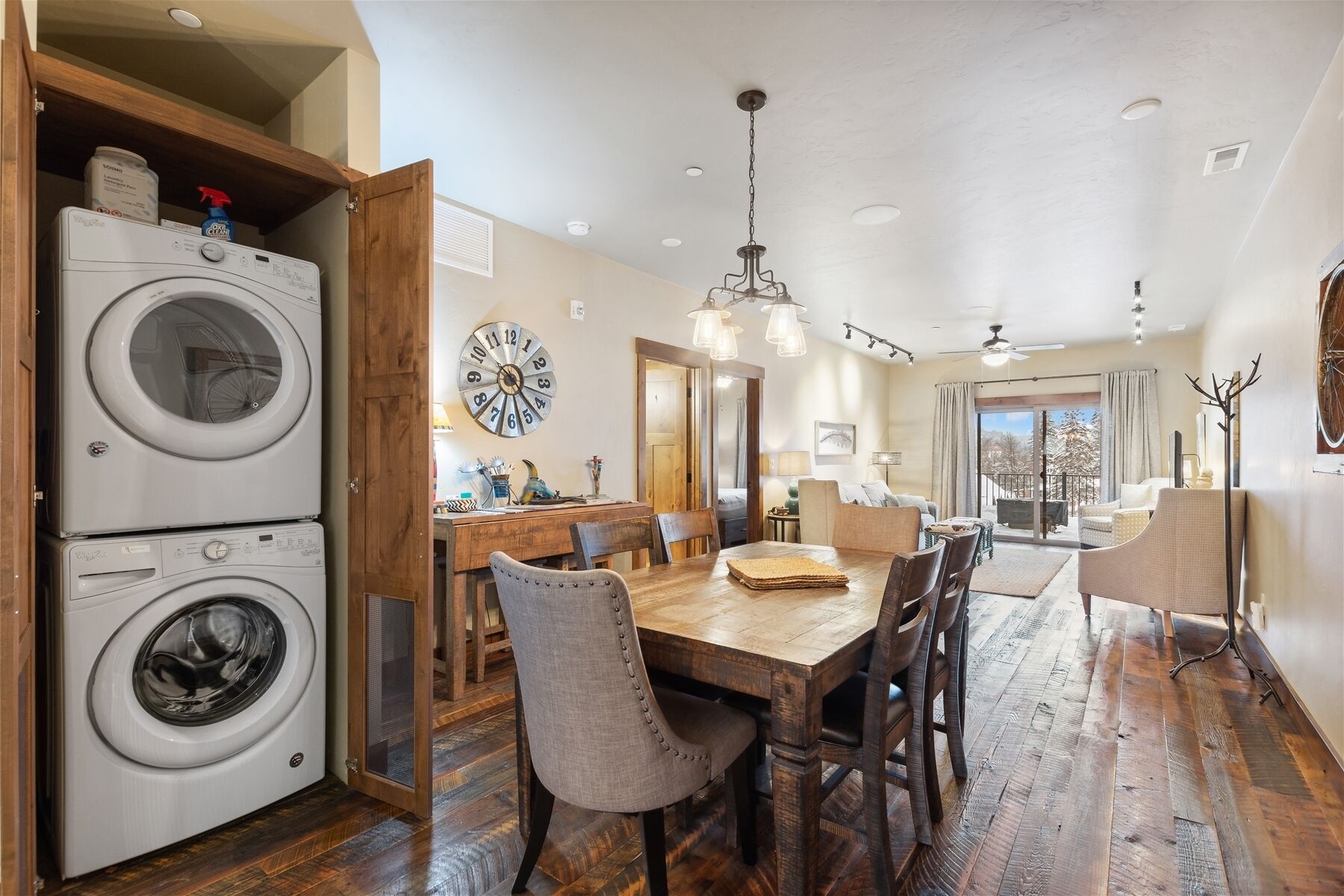 Baker Loft 303 - Luxurious Penthouse with a private hot tub, & mountain views!