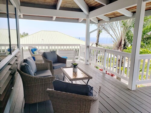 Kona Palm House 3 Bed/2.5 Ba with Pool