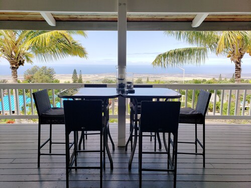 Kona Palm House 3 Bed/2.5 Ba with Pool