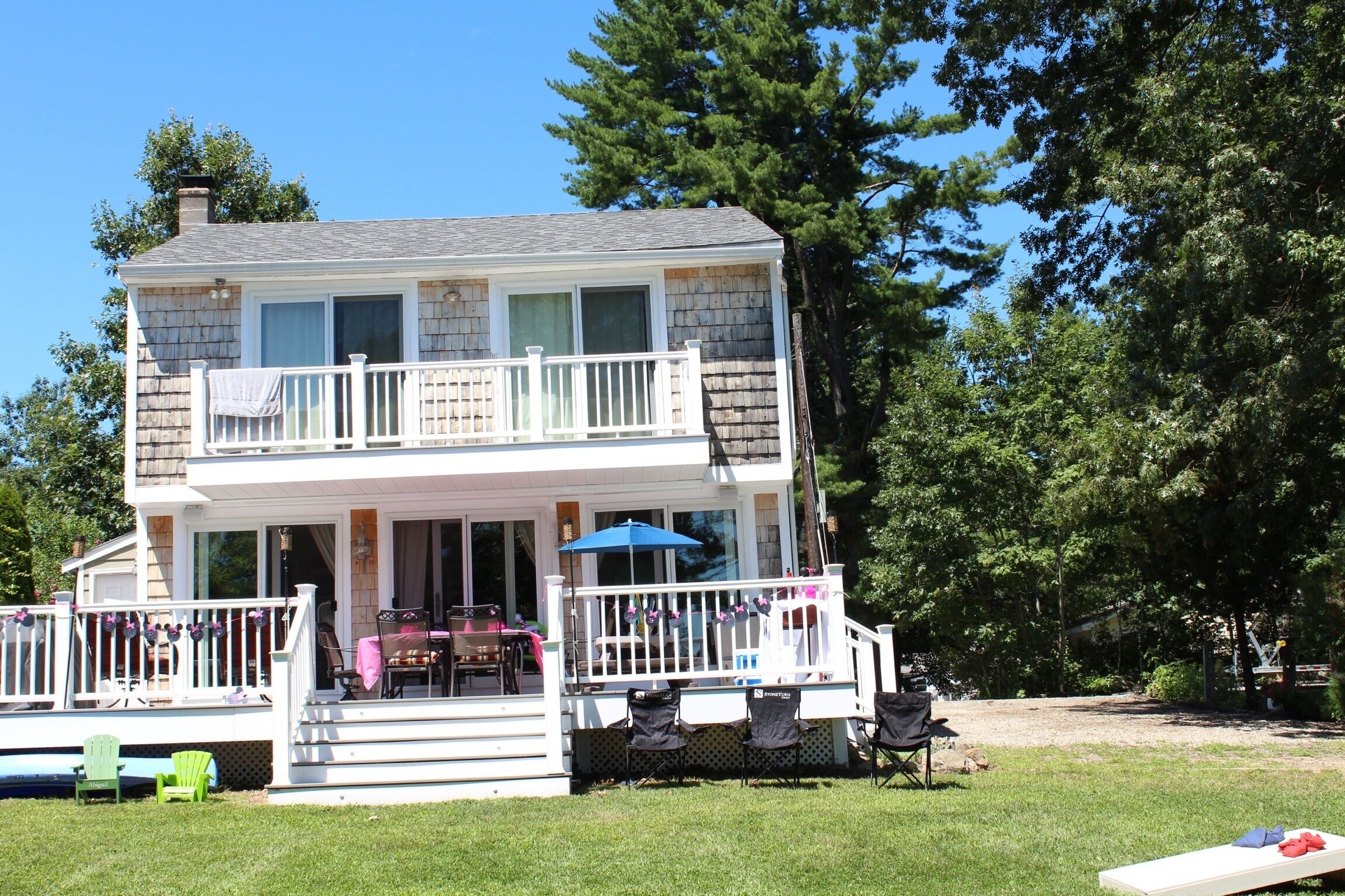 Beautiful Lakefront 3b/ 2b updated home within an hour from Boston