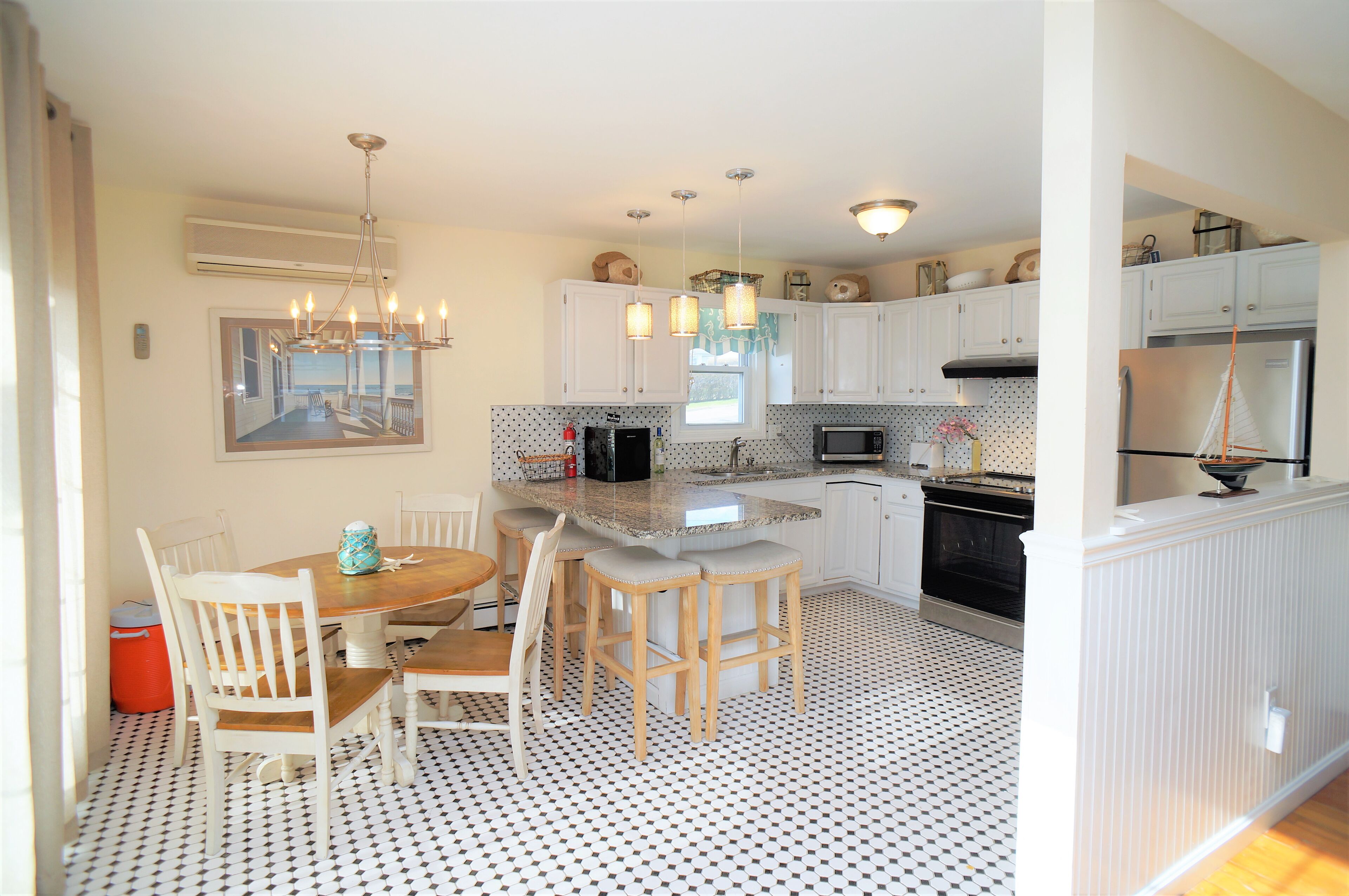 Newport - Ocean Views , 6 Full Baths, 8 Bedrooms, Sleeps 16 Adults Plus Children