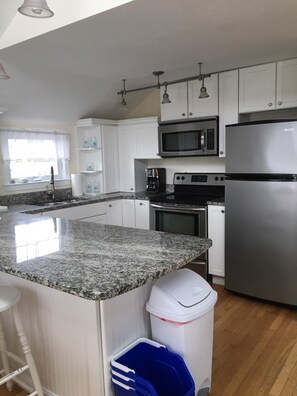 Fridge, microwave, oven, stovetop - Newport - Ocean Views , 6 Full Baths, 8 Bedrooms, Sleeps 16 Adults Plus Children (Middletown)