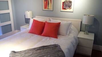 5 bedrooms, desk, iron/ironing board, travel cot