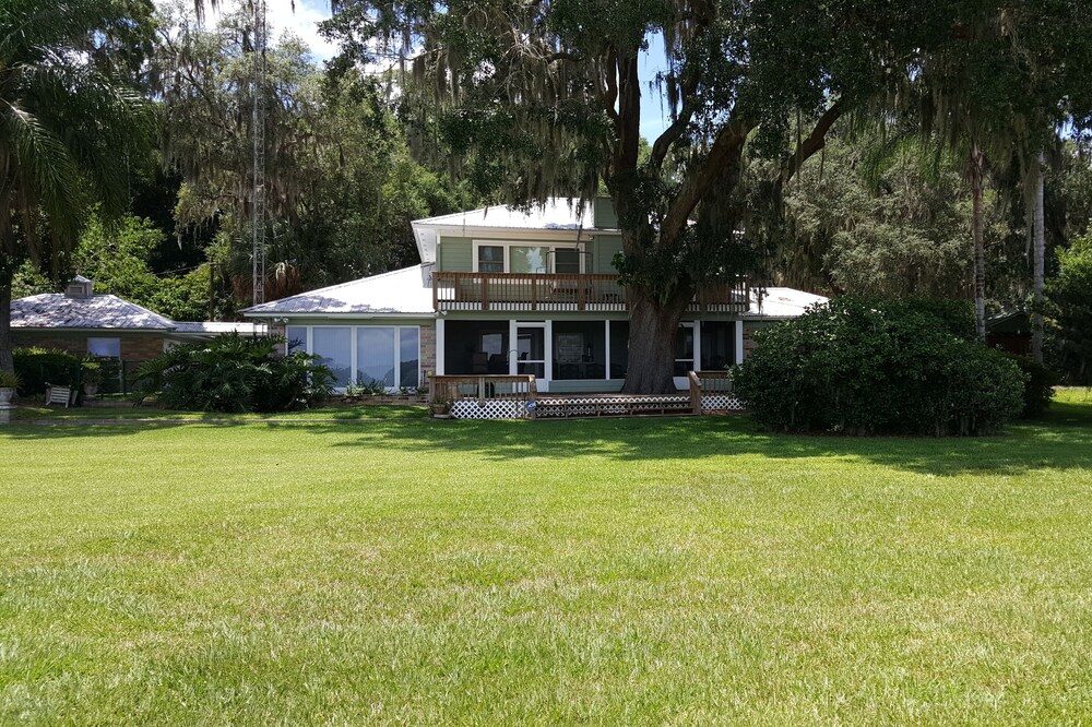 Serene 3br, 3 Bath Estate Home On Little Lake Weir