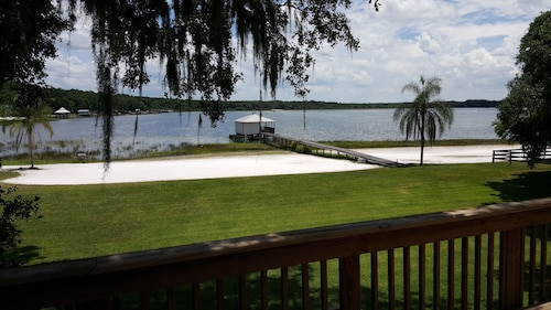 Serene 3br, 3 Bath Estate Home On Little Lake Weir