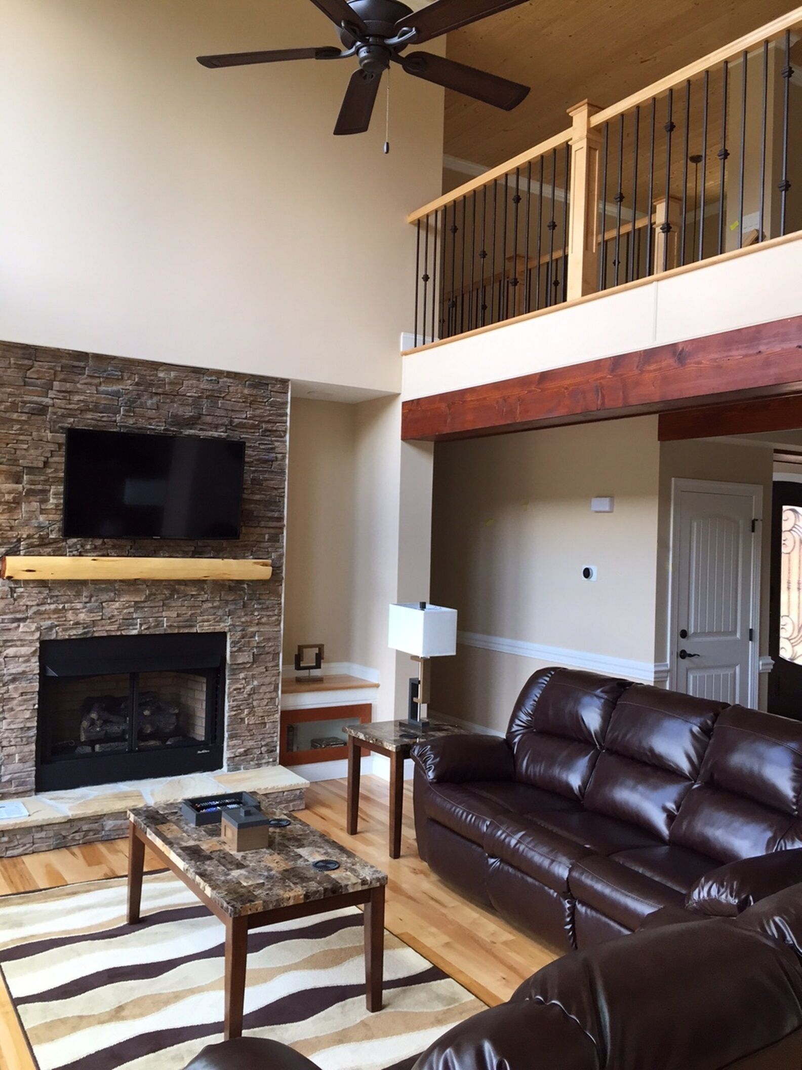 BEAUTIFUL EXCLUSIVE MOUNTAIN RETREAT ON LAKE JAMES!!