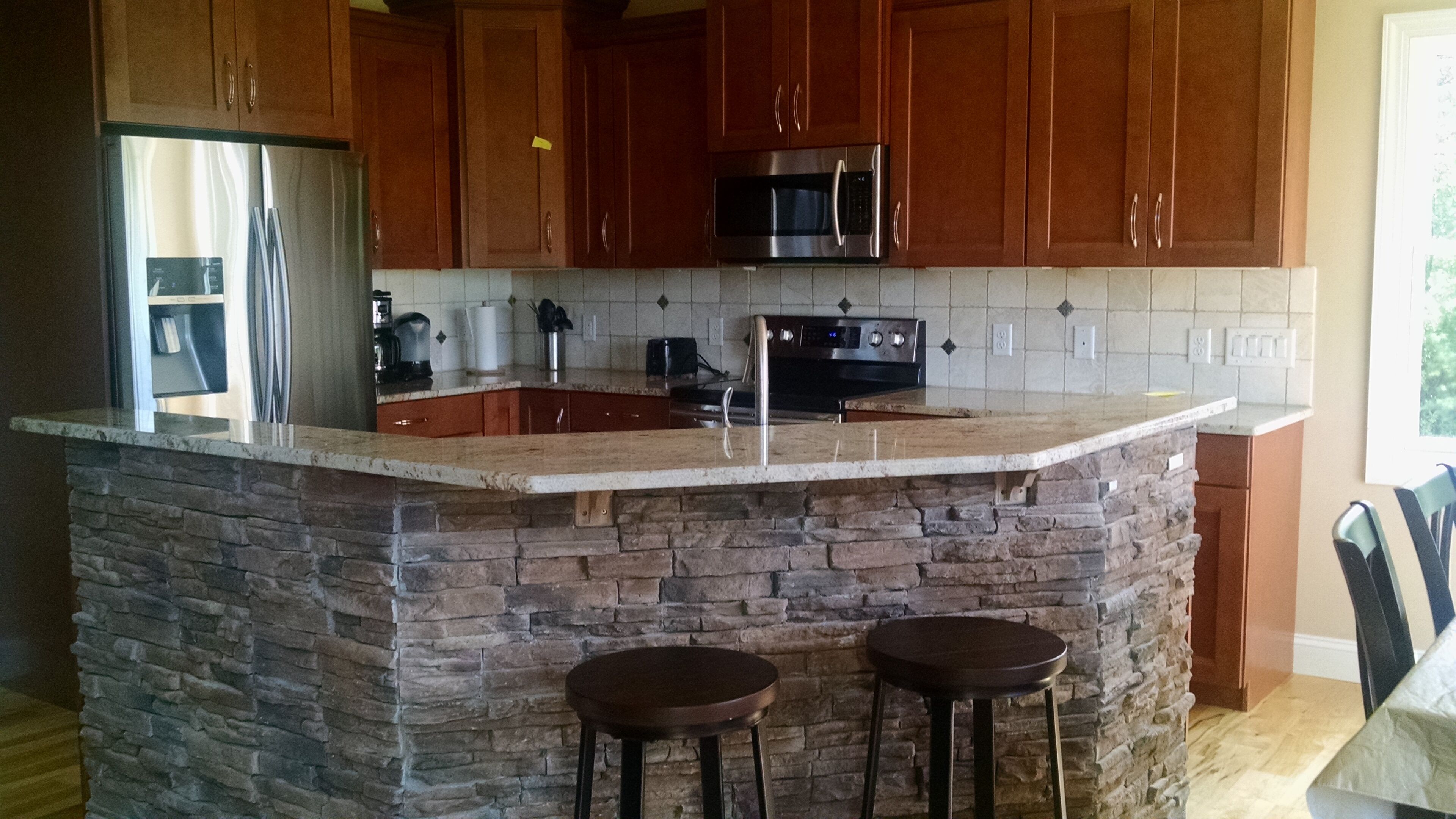 BEAUTIFUL EXCLUSIVE MOUNTAIN RETREAT ON LAKE JAMES!!