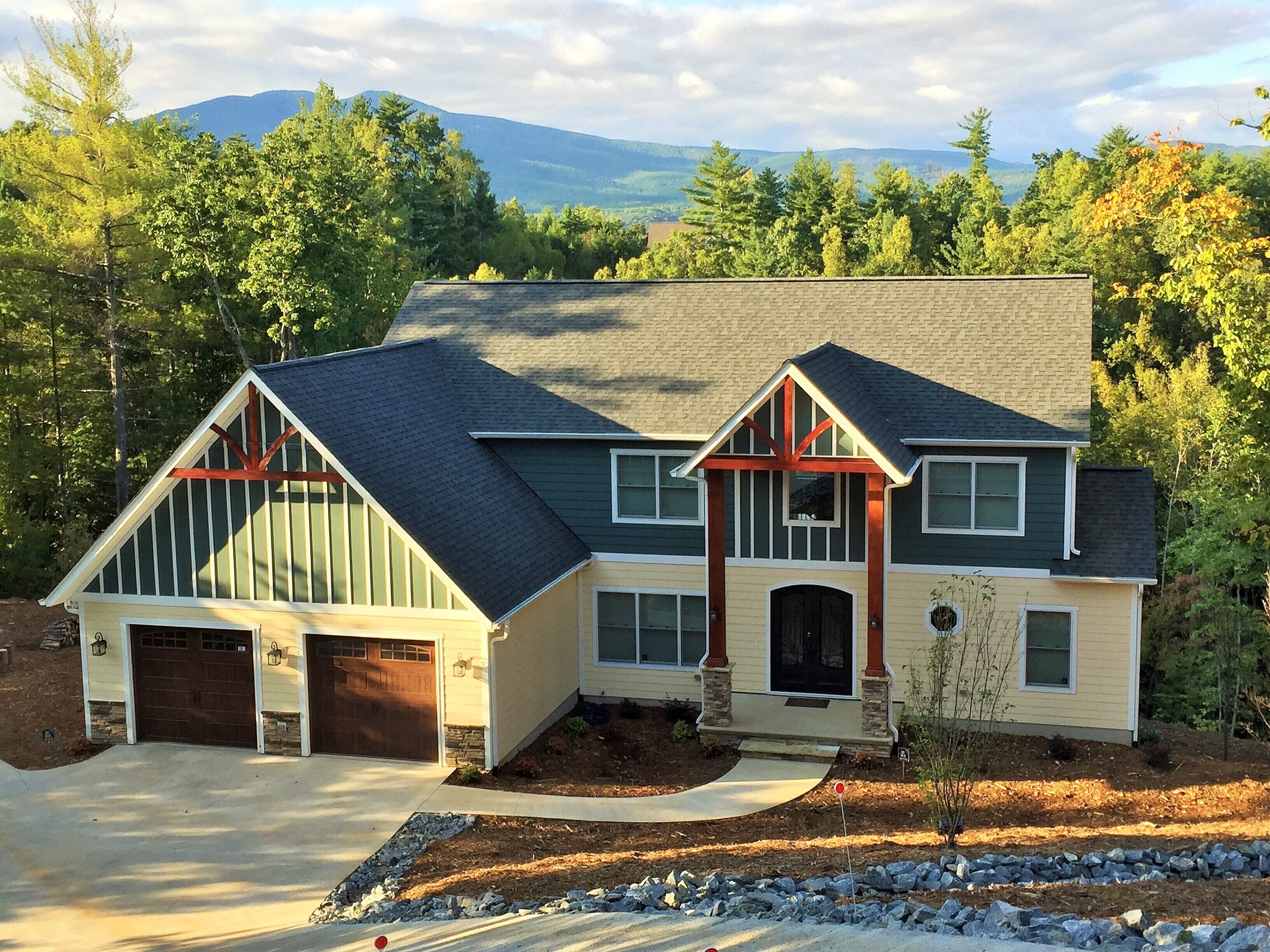 BEAUTIFUL EXCLUSIVE MOUNTAIN RETREAT ON LAKE JAMES!!