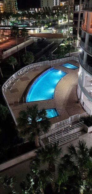 Et oppvarmet basseng