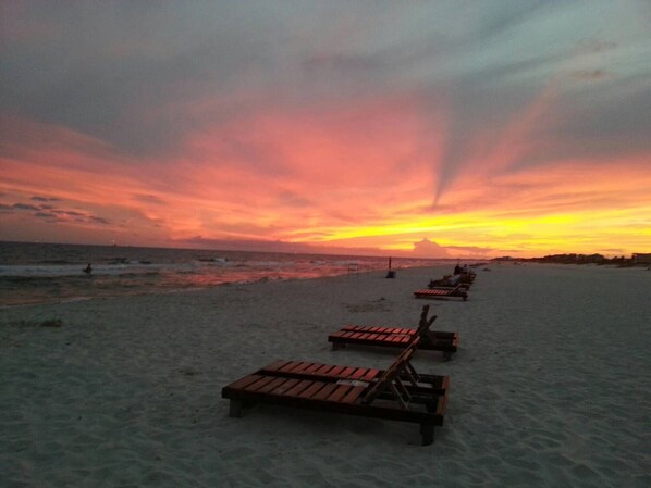 On the beach - Directly on the Beach / Updated Furniture 2024 - 2/2/6 - Unit 2121 (Gulf Shores)