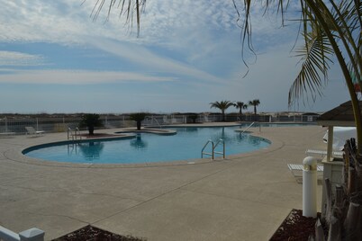 Directly on the Beach / Updated Furniture 2024 - 2/2/6 - Unit 2121