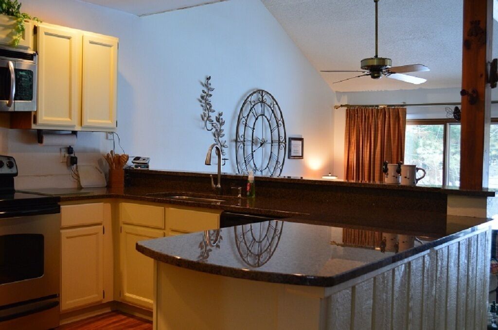 Renovated and Updated 4 bedroom/3 bath end unit in Beautiful Harbor Cove