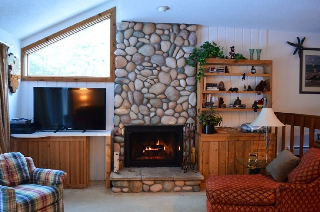 Renovated and Updated 4 bedroom/3 bath end unit in Beautiful Harbor Cove