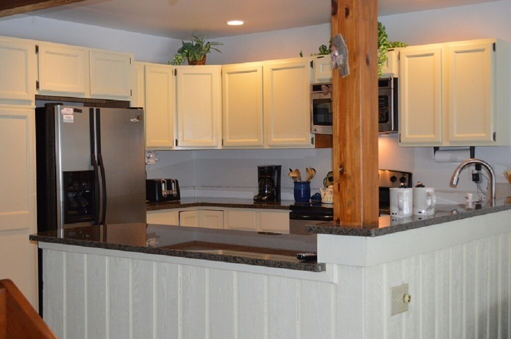 Renovated and Updated 4 bedroom/3 bath end unit in Beautiful Harbor Cove