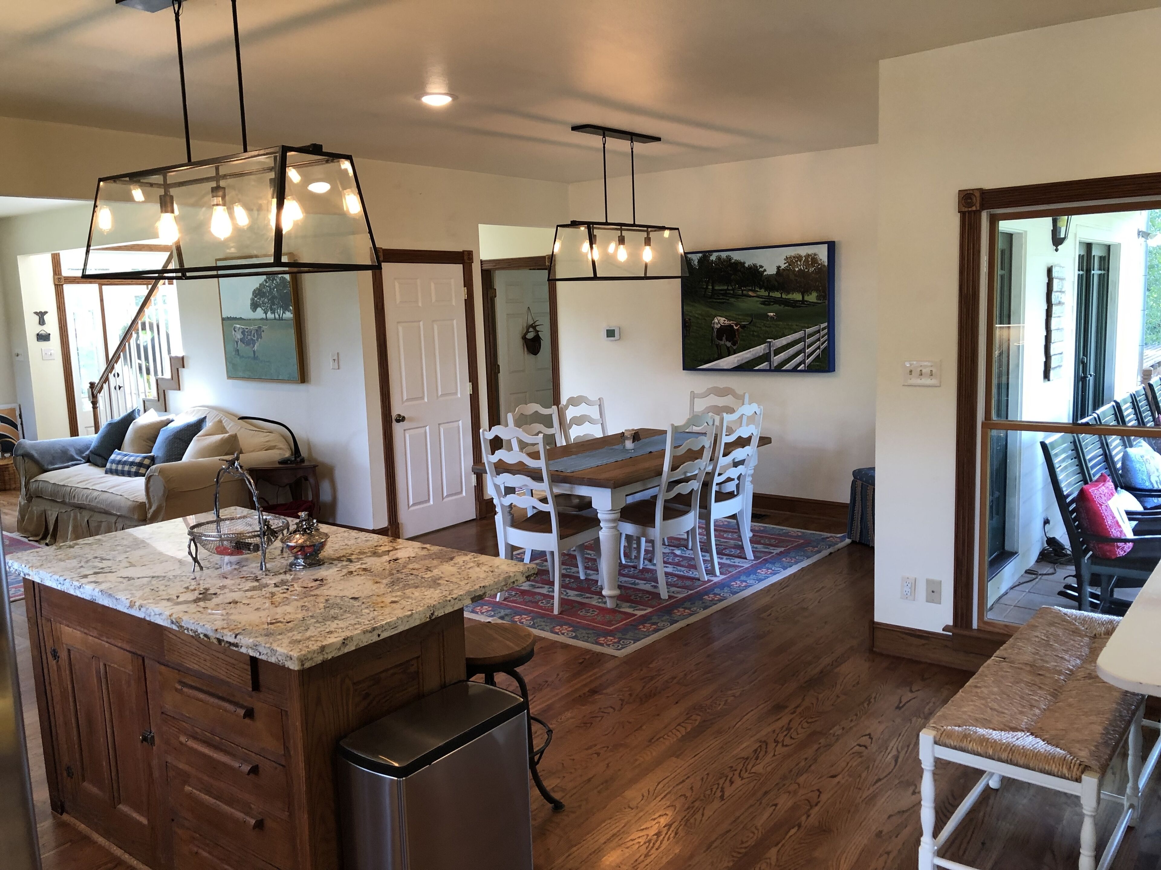 Serenity Hill - Round Top. Steps from Henkel Square