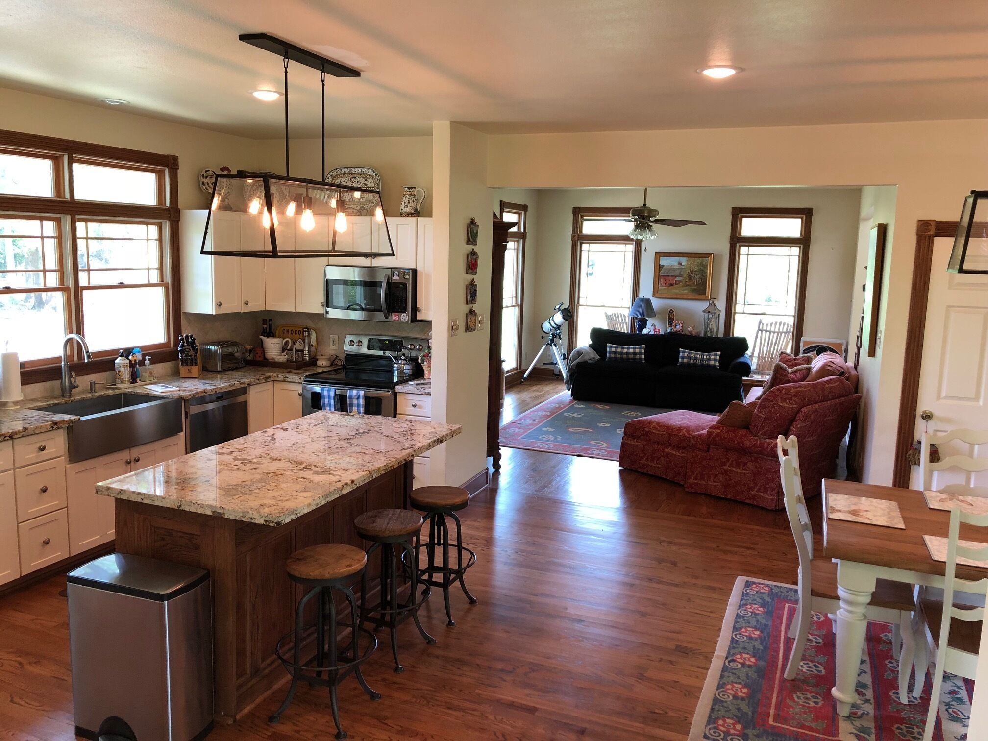 Serenity Hill - Round Top. Steps from Henkel Square