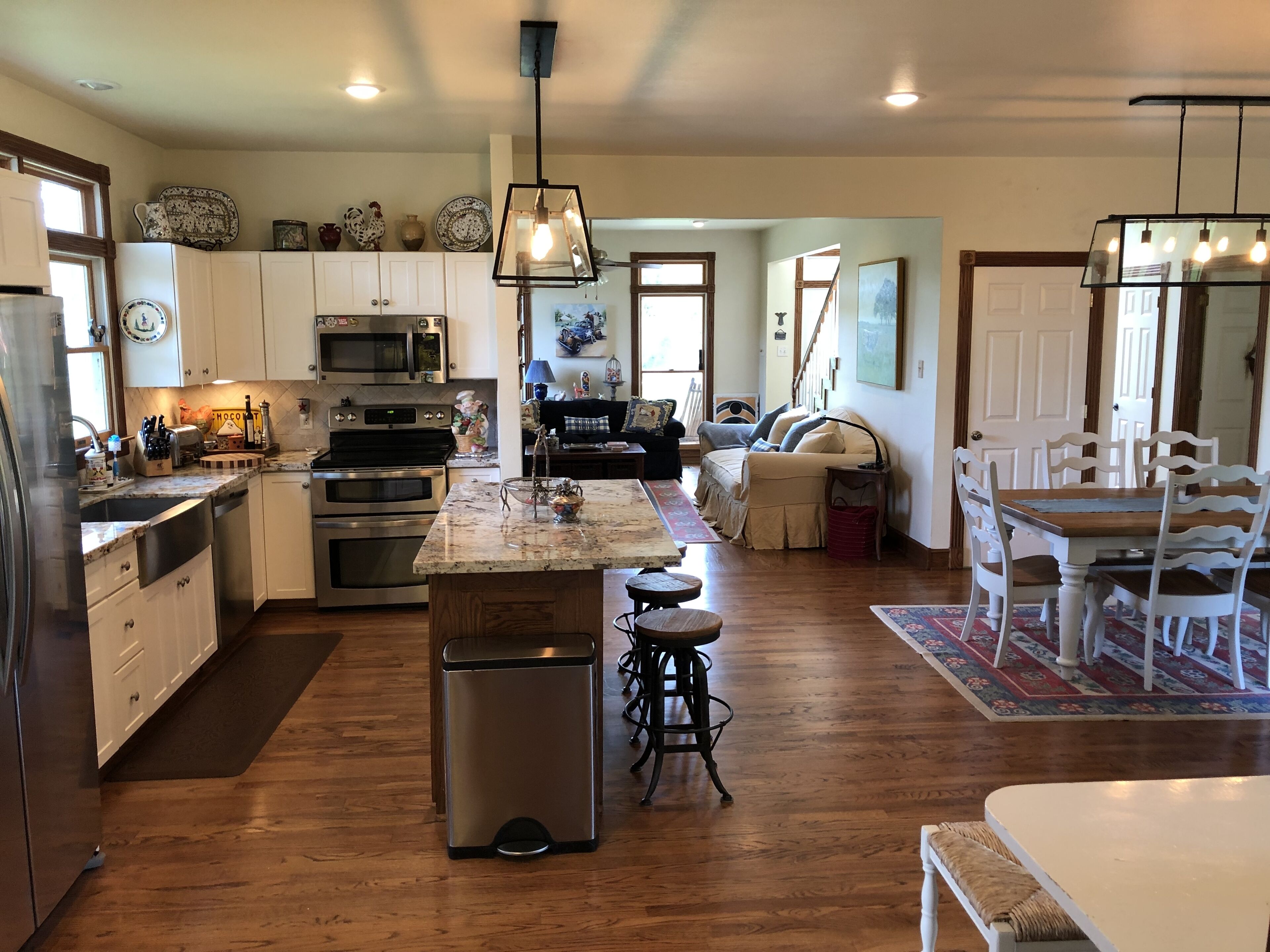 Serenity Hill - Round Top. Steps from Henkel Square