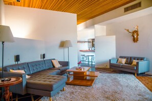 Smart-TV, videospill, DVD-spiller og bøker