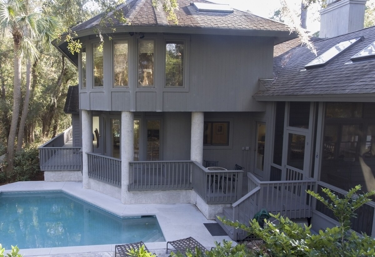 Walk/very close to Beach/Private heated Pool/Free Bikes Tennis High Speed Wifi