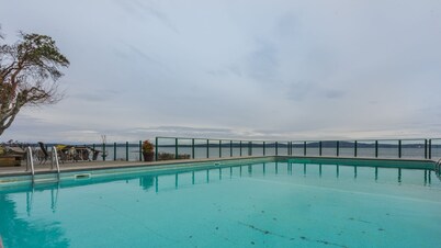 Luxurious Oceanfront Condo - panoramic ocean views - hot tub, pool and dock