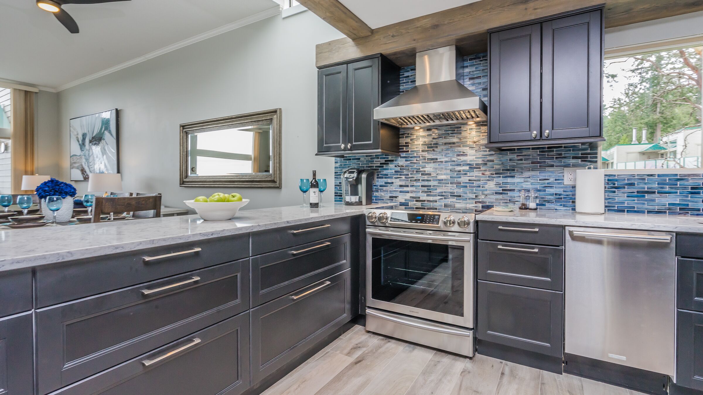 雪櫃、微波爐、焗爐、爐具