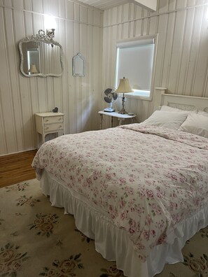 2 bedrooms, in-room safe, iron/ironing board, free WiFi