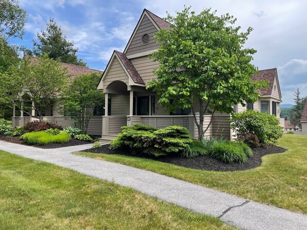 Exterior - FV20 Beautiful Fairway Village golf villa with 3 bedrooms & 2 baths at BW Resort (Bretton Woods)