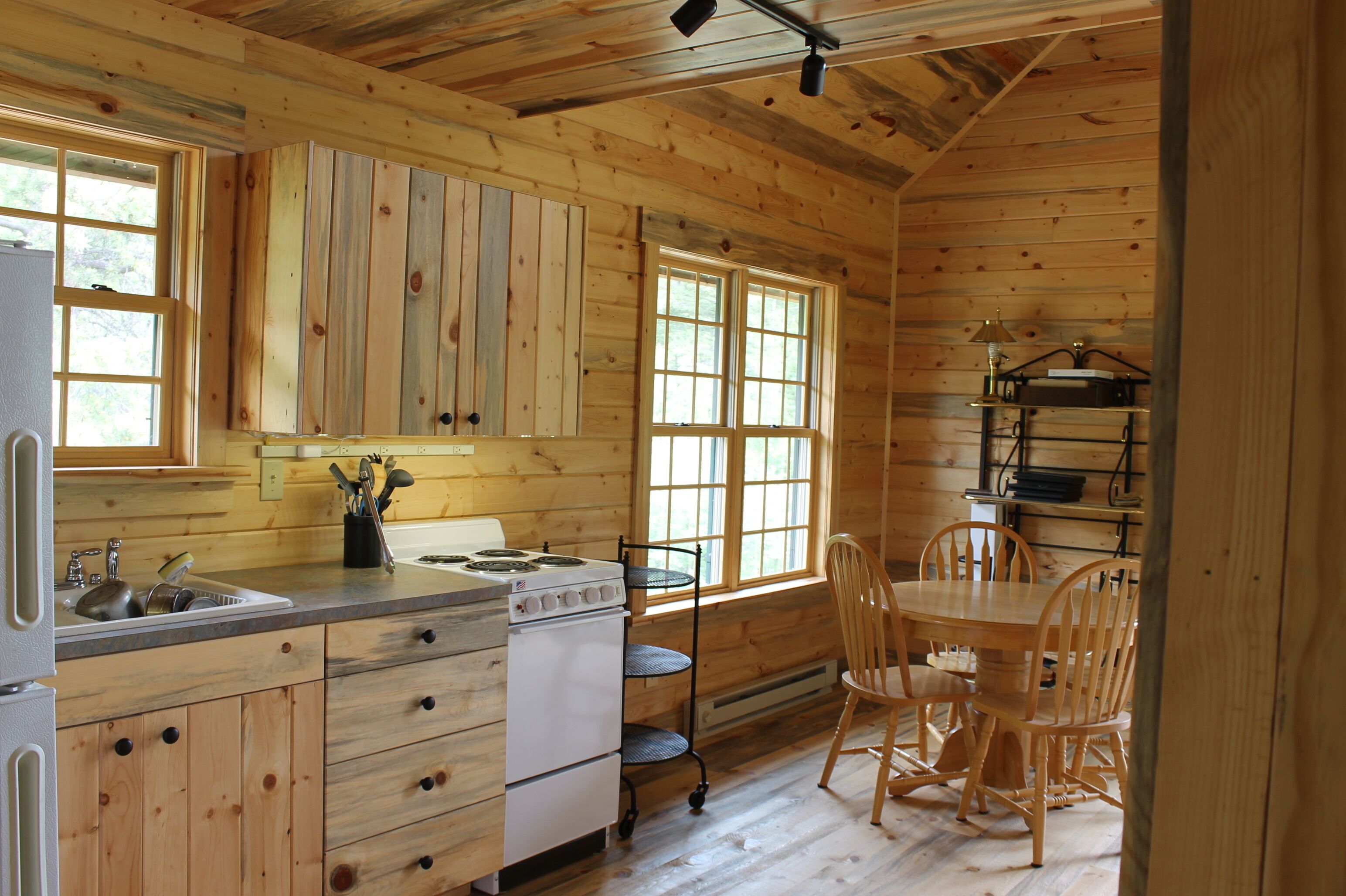 Rustic Cayuse Cabin - Remote Getaway