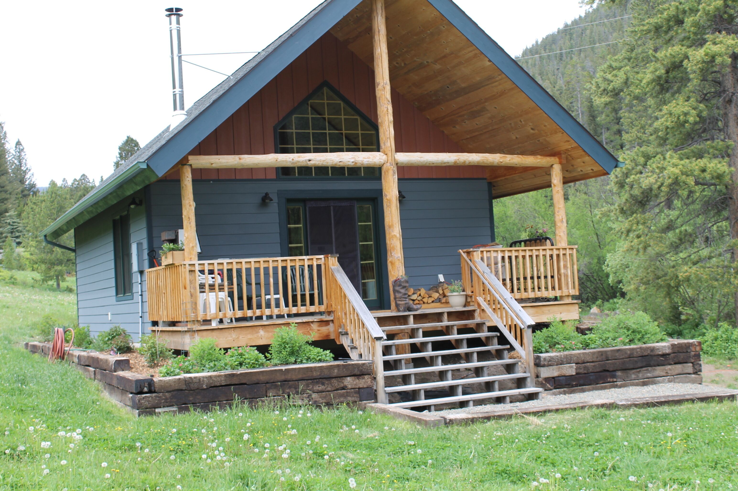 Rustic Cayuse Cabin - Remote Getaway