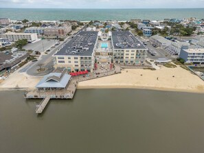 On the beach - Downtown Dewey Beach Ocean/Bay Views 2BR Pools Fire Pit (Rehoboth Beach)