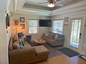 Smart TV, fireplace, streaming services