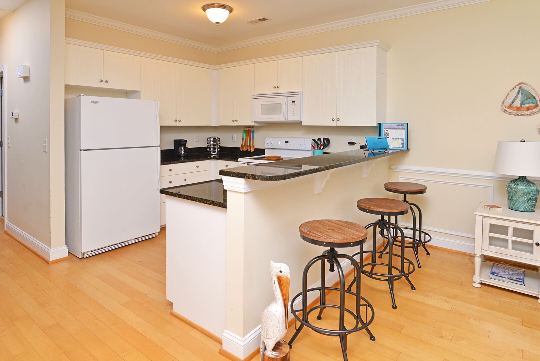 WATER FRONT! Marina <br>Family friendly, Complimentary Pool Access