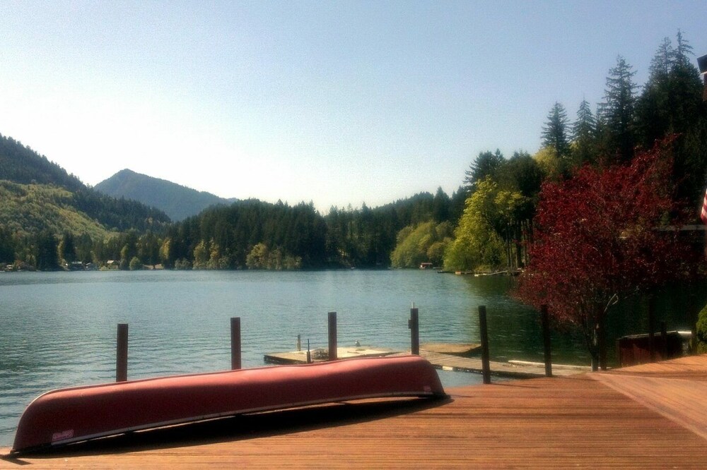 Incredible Waterfront Property on Lake Sutherland... Sunny Side of Lake!!!