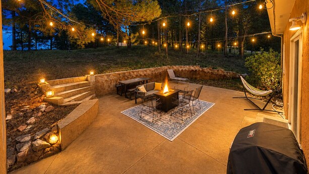 Outdoor dining - 2 KING Masters, Pikes Peak Views.  Sleeps 17, Close To AF Academy - 2 Living Rms (Colorado Springs)
