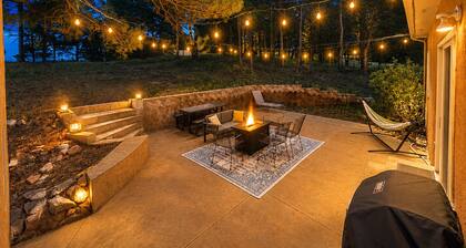 2 KING Masters, Pikes Peak Views. Sleeps 17, Close To AF Academy - 2 Living Rms