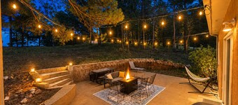 2 KING Masters, Pikes Peak Views. Sleeps 17, Close To AF Academy - 2 Living Rms