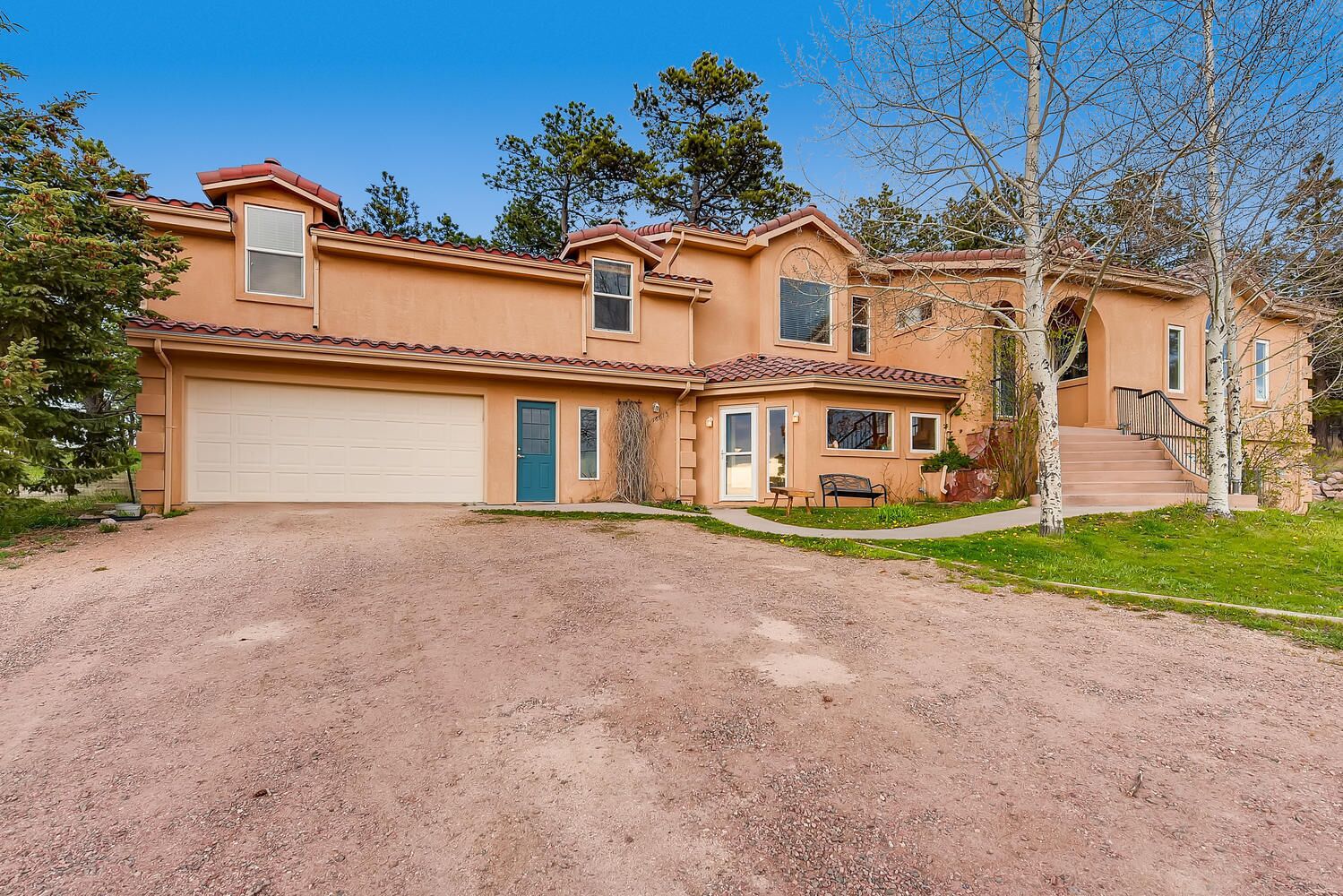 2 KING Masters, Pikes Peak Views.  Sleeps 17, Close To AF Academy - 2 Living Rms