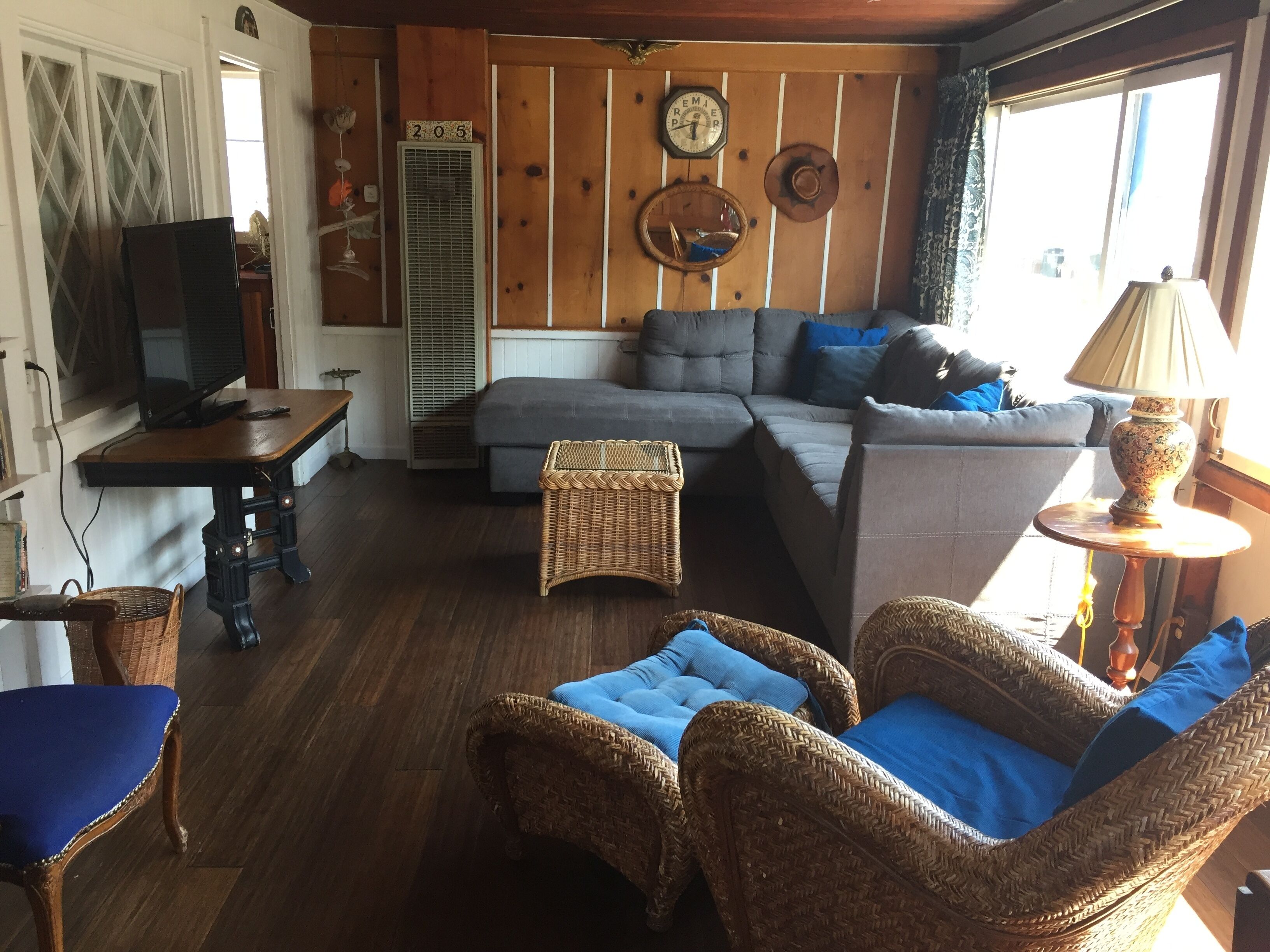 The Sandcastle Cottage 140 steps to the Beach