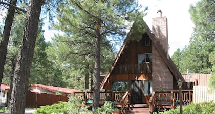 Chalet clásico de tres pisos en los pinos