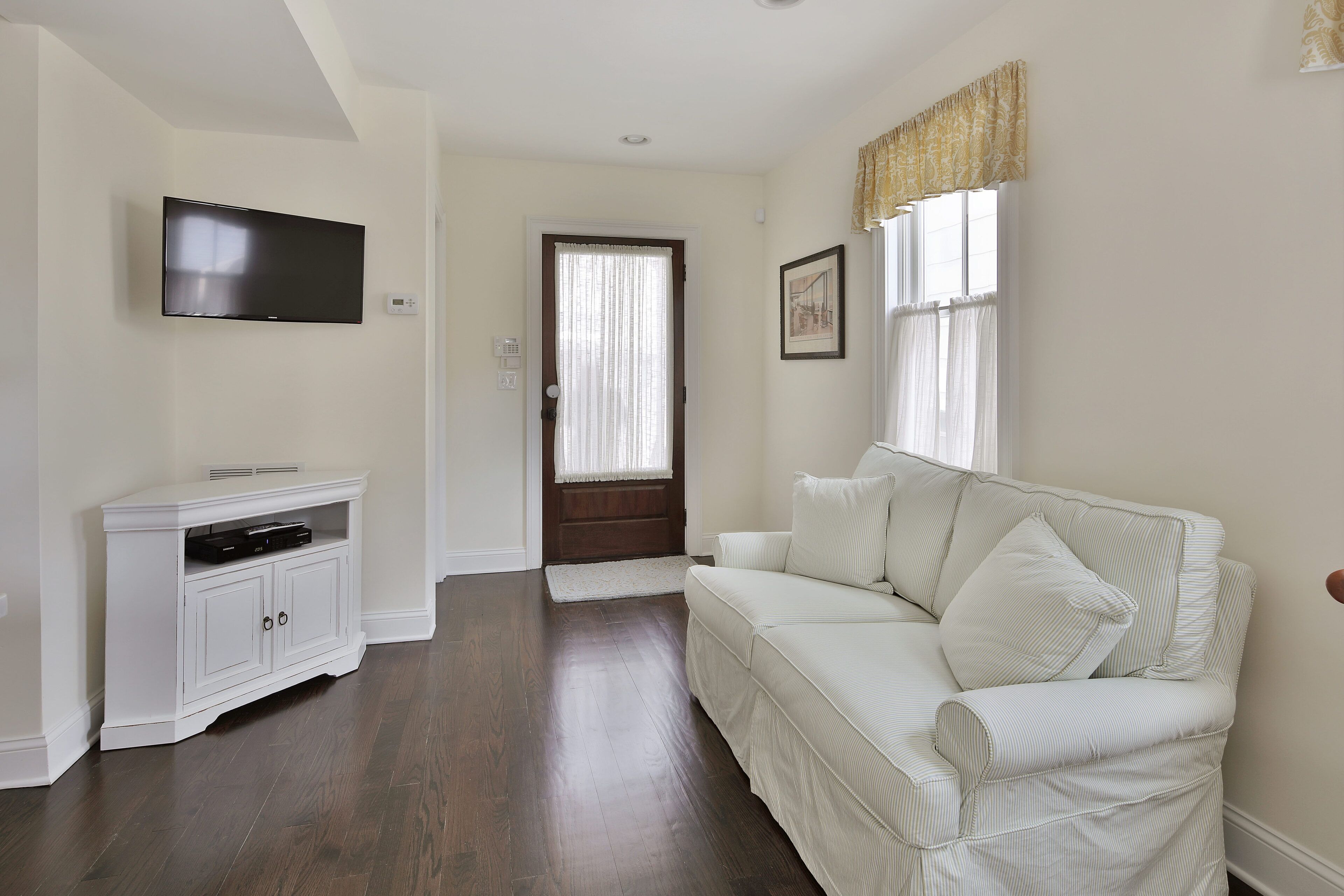 Romantic, Way Better than Hotel - Block from Beach Free Wifi - Enhanced Cleaning