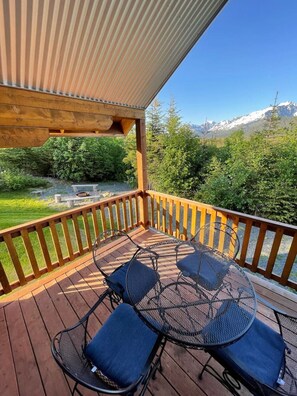 Outdoor dining - MountainTop Cabin Seward (Seward)