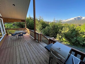 Outdoor dining - MountainTop Cabin Seward (Seward)