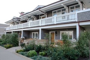 Exterior - Playa One Bedroom (1) (Carpinteria)