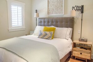1 bedroom, iron/ironing board, WiFi, bed sheets - Playa One Bedroom (1) (Carpinteria)