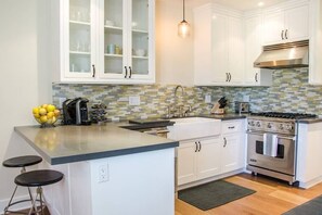 Fridge, oven, stovetop, dishwasher - Playa One Bedroom (1) (Carpinteria)