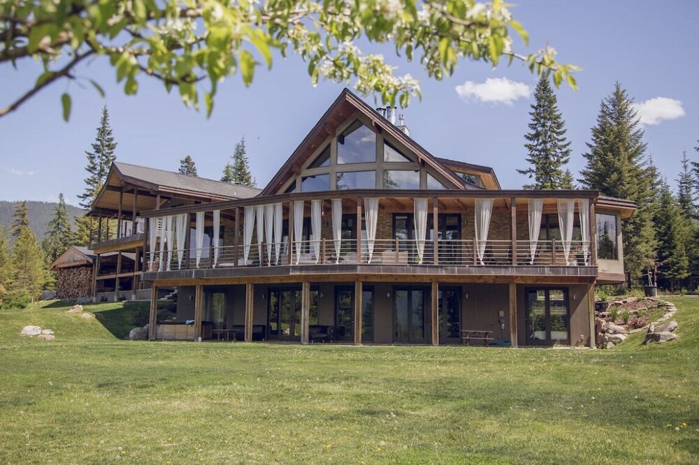 Serene Modern Mountain Home