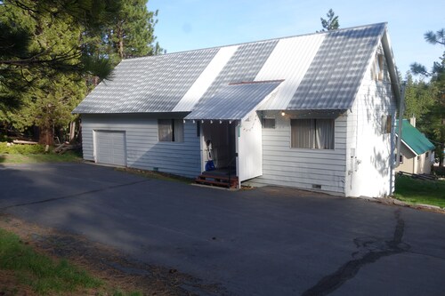 Close To Lassen, Big Yard, And Room For RV Parking 